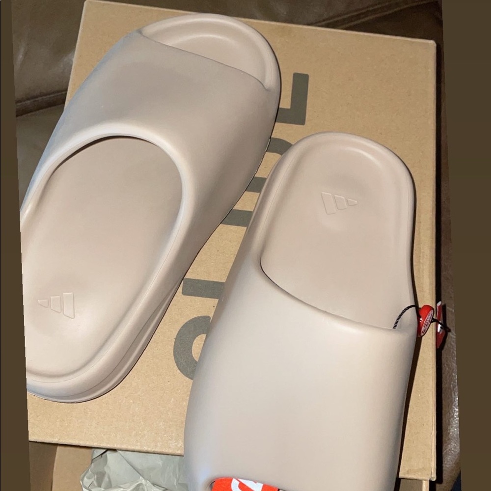 NEW PRICE ALERT! Sand YEEZY SLIDES NEVER WORN W. TAGS SIZE 4 but fits like a 3.5